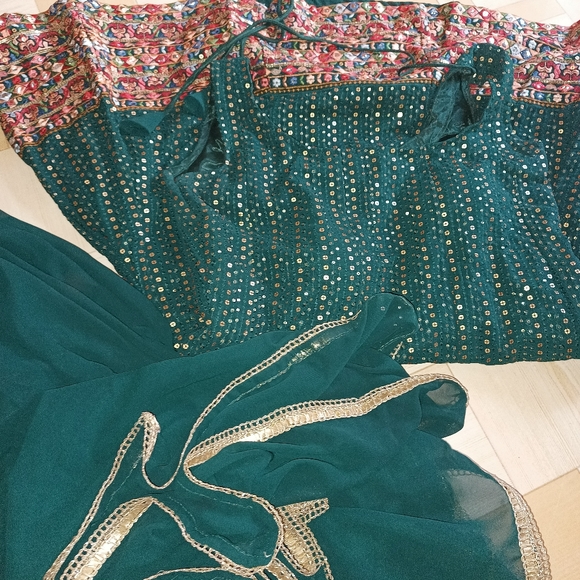 Sequined top and sharara dupatta set - Picture 6 of 11
